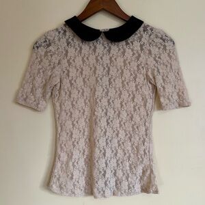 Zara| Cream Sheer Stretch Lace Blouse w/Black Collar & Buttoned Back Sz XS